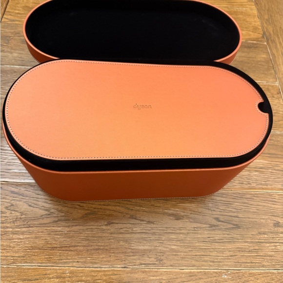 Dyson Air Wrap - Barely Used - Picture 6 of 13